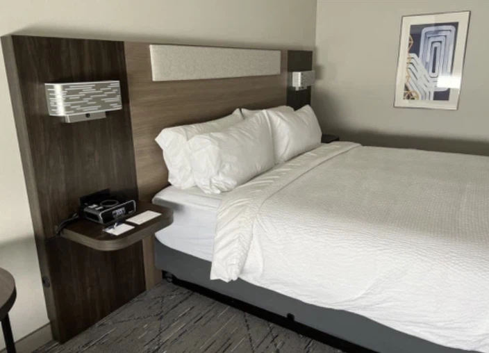 Velika zakonska postelja Holiday Inn Express za hotel